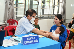 LỘC THÀNH KHÁM SỨC KHỎE ĐỊNH KỲ CHO TRẺ DƯỚI 6 TUỔI