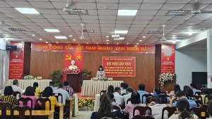 Hội nghị lấy ý kiến cử tri nơi công tác đối với người được dự kiến giới thiệu ứng cử đại biểu HĐND phường Long Bình