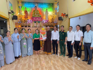 PHƯỜNG LONG BÌNH THĂM, CHÚC MỪNG CÁC CƠ SỞ PHẬT GIÁO NHÂN...