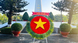 PHƯỜNG LONG BÌNH TỔ CHỨC LỄ DÂNG HOA, DÂNG HƯƠNG TƯỞNG NIỆM CÁC ANH HÙNG LIỆT SĨ VÀ PHÁT ĐỘNG CHIẾN DỊCH LẤY MẪU HÀI CỐT ĐỂ GIÁM ĐỊNH ADN