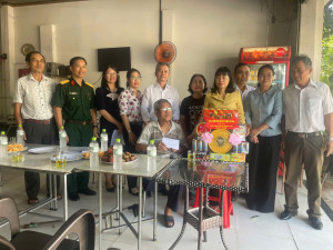 PHƯỜNG LONG BÌNH: TỔ CHỨC CÁC ĐOÀN THĂM, TẶNG QUÀ TRI ÂN THƯƠNG BINH, GIA ĐÌNH CHÍNH SÁCH NHÂN KỶ NIỆM 79 NĂM NGÀY THƯƠNG BINH - LIỆT SĨ