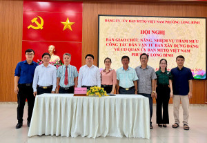ĐẢNG ỦY PHƯỜNG LONG BÌNH BÀN GIAO CHỨC NĂNG, NHIỆM VỤ THAM...
