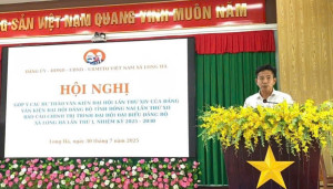 Lãnh đạo phát biểu