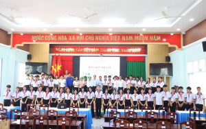 Diễn đàn trẻ em xã Long Hà: Trẻ em xã Long Hà được tư vấn...