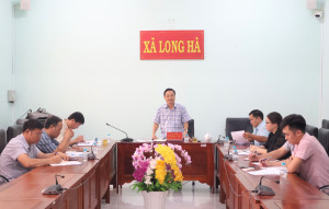UBND xã Long Hà họp giao ban đánh giá tiến độ thực hiện các...