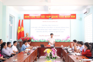 Thường trực Đảng ủy xã Long Hà làm việc với Trung tâm Phục vụ hành chính công.