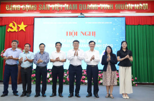 UBND XÃ LONG HÀ PHỐI HỢP VỚI TRƯỜNG ĐẠI HỌC CÔNG NGHỆ MIỀN ĐÔNG TỔ CHỨC BUỔI TẬP HUẤN ỨNG DỤNG TRÍ TUỆ NHÂN TẠO (AI) CHO CÁN BỘ, CÔNG CHỨC, VIÊN CHỨC