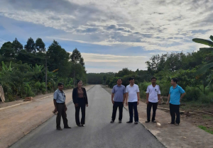 BÍ THƯ ĐẢNG ỦY XÃ LÊ ANH NAM THĂM, KIỂM TRA TIẾN ĐỘ CÔNG TRÌNH GIAO THÔNG KẾT NỐI VỚI TUYẾN DỌC SÔNG BÉ