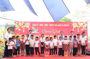 CÁN BỘ, QUÂN VÀ DÂN XÃ LONG HÀ CÙNG HÒA MÌNH VUI “TẾT QUÂN- DÂN” MỪNG XUÂN BÍNH NG