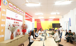 TRUNG TÂM PHỤC VỤ HÀNH CHÍNH CÔNG XÃ LONG HÀ ĐÓN NHIỀU CÔNG DÂN LIÊN HỆ CÔNG TÁC NGÀY ĐẦU TIÊN SAU TẾT NGUYÊN ĐÁN