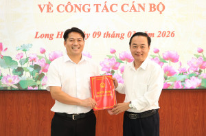 ÔNG HÀ VĂN TỰ ĐƯỢC BỔ NHIỆM GIỮ CHỨC PHÓ GIÁM ĐỐC TRUNG TÂM DỊCH VỤ TỔNG HỢP XÃ LONG HÀ