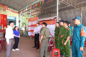 LÃNH ĐẠO XÃ LONG HÀ NẮM BẮT TÌNH HÌNH BẦU CỬ TẠI 22 THÔN.