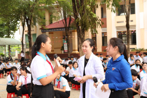GIÁO VIÊN VÀ HỌC SINH TRƯỜNG THCS LONG TÂN ĐƯỢC TRANG BỊ KỸ NĂNG PHÒNG CHỐNG ĐUỐI NƯỚC, TAI NẠN THƯƠNG TÍCH.