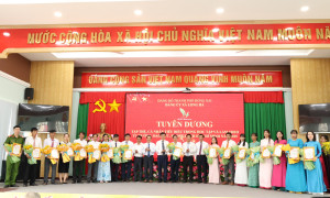 XÃ LONG HÀ TUYÊN DƯƠNG NHỮNG BÔNG HOA ĐẸP TRONG VƯỜN HOA THI ĐUA YÊU NƯỚC.
