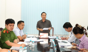 UBND xã Long Hà họp góp ý chương trình hành động đợt thi đua đặc biệt 500 ngày đêm và phương án sắp xếp thôn.