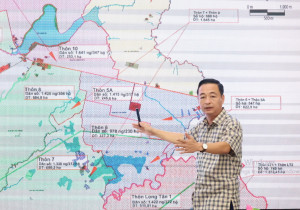 LONG HÀ: XIN Ý KIẾN NGUYÊN LÃNH ĐẠO XÃ QUA CÁC THỜI KỲ VÀ ĐẢNG VIÊN CAO TUỔI ĐẢNG VỀ PHƯƠNG ÁN SẮP XẾP THÔN.