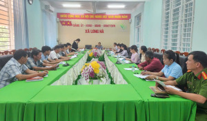 Chủ tịch UBND xã Long Hà Phạm Hồng Công chủ trì cuộc họp nghe báo cáo nhiều nội dung công tác trọng tâm