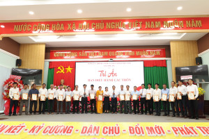 XÃ LONG HÀ CÔNG BỐ QUYẾT ĐỊNH VÀ CHỈ ĐỊNH CẤP ỦY, BAN ĐIỀU HÀNH 7 THÔN SAU SẮP XẾP.