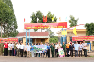 7/7 THÔN XÃ LONG HÀ RA QUÂN DỌN DẸP VỆ SINH, CHỈNH TRANG KHU DÂN CƯ