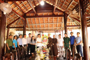 LÃNH ĐẠO XÃ LONG HÀ CHÚC MỪNG ĐẠI LỄ VU LAN BÁO HIẾU TẠI CHÙA THANH TÂN