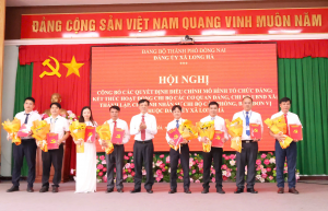 ĐẢNG ỦY XÃ LONG HÀ TỔ CHỨC HỘI NGHỊ CÔNG BỐ CÁC QUYẾT ĐỊNH VỀ TỔ CHỨC, CÁN BỘ.