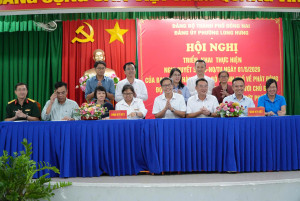 Các cơ quan, đơn vị trên địa bàn phường Long Hưng ký kết giao ước thi đua thể hiện quyết tâm hoàn thành các mục tiêu, nhiệm vụ đề ra trong đợt thi đua đặc biệt