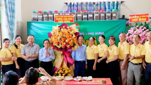 Ra mắt Câu lạc bộ Nông dân sản xuất kinh doanh giỏi phường Long Hưng.