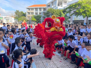 Trường Tiểu học Long Hưng rộn ràng “Vui hội Trăng rằm” năm...