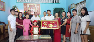 Lãnh đạo phường Long Hưng mừng thọ các cụ tròn 100 tuổi (XN)