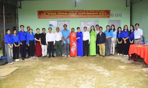 Lễ trao tặng Nhà Đại đoàn kết cho hộ bà Thị Hiền