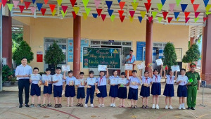 Trường Tiểu học Long Khánh: Tổ chức hoạt động trải nghiệm về an toàn giao thông và phòng chống lừa đảo trẻ em