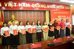 Hội nghị Giao ban cấp ủy Tháng 8/2025 và Lễ công bố Quyết định thành lập các Chi bộ trường THCS, Tiểu học, Mầm non công lập, Trạm Y tế trực thuộc Đảng ủy phường Long Khánh, nhiệm kỳ 2025 - 2030