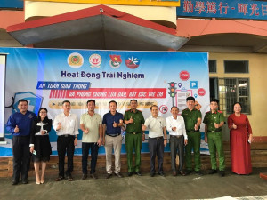 Trường THCS và THPT Quang Chánh tổ chức hoạt động trải nghiệm “An toàn giao thông và phòng chống lừa đảo, bắt cóc trẻ em”
