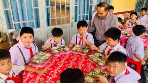 Đoàn kiểm tra liên ngành phường Long Khánh tăng cường công tác giám sát vệ sinh an toàn thực phẩm tại trường học bán trú