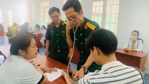 Đoàn kiểm tra Bộ Chỉ huy Quân sự tỉnh Đồng Nai kiểm tra công tác khám sơ tuyển nghĩa vụ quân sự phường Long Khánh