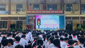 Trường THCS Nguyễn Trãi tổ chức buổi tuyên truyền chuyên đề về an toàn giao thông, phòng chống tội phạm và bạo lực học đường cho toàn thể học sinh