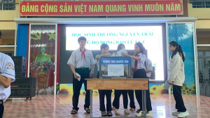 Học sinh Trường THCS Nguyễn Trãi đóng góp gần 18 triệu đồng ủng hộ đồng bào miền Trung đang gặp khó khăn do mưa lũ