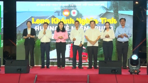 Lễ phát động quyên góp vật chất ủng hộ đồng bào miền Trung bị ảnh hưởng do bão lũ, với chủ đề “Long Khánh nghĩa tình – Hướng về Miền Trung”