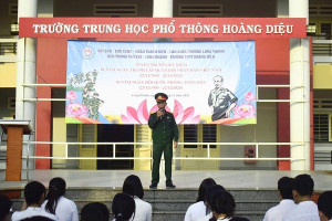Trường THPT Hoàng Diệu giáo dục truyền thống dưới cờ nhân kỷ niệm 81 năm Ngày thành lập Quân đội Nhân dân Việt Nam 22/12