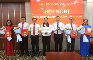 Đảng uỷ phường Long Khánh công bố các Quyết định về công tác cán bộ nhiệm kỳ 2025 - 2030