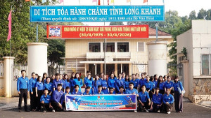 Đoàn thanh niên phường Long Khánh tham quan học tập, tìm hiều về Khu di tích Tòa Hành chính Long Khánh