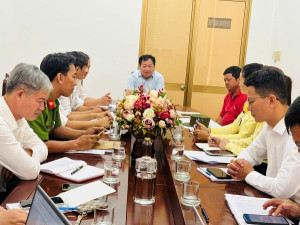 UBND phường Long Khánh: Vận động, thuyết phục người dân bàn giao mặt bằng thực hiện Dự án Đường Vành đai 1, đoạn đi qua phường Long Khánh.