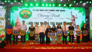 LBan Tổ chức Lễ hội Mùa trái cây Long Khánh năm 2026 trao giải Hội thi trang trí gian hàng