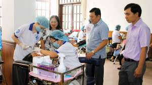 Tổ chức khám bệnh, phát thuốc miễn phí cho 2,7 ngàn người...