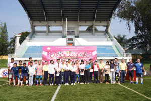 Chương trình trao quà cho học sinh có hoàn cảnh khó khăn tại...
