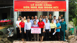 Lễ khởi công sửa chữa nhà Đại đoàn kết   cho hộ bà Thị Hoa,...