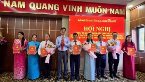 PHƯỜNG LONG KHÁNH CÔNG BỐ CÁC QUYẾT ĐỊNH VỀ TỔ CHỨC ĐẢNG VÀ CÔNG TÁC CÁN BỘ