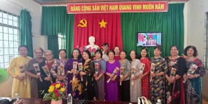 Chi hội Phụ nữ khu phố Xuân Bình họp mặt kỷ niệm ngày phụ nữ...