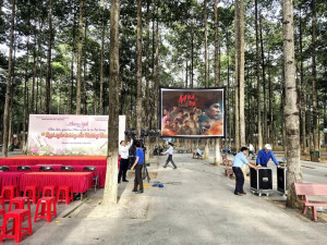 TỔ CHỨC CHIẾU PHIM LƯU ĐỘNG PHỤC VỤ NHÂN DÂN XÃ LONG THÀNH