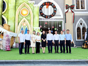 PHÓ BÍ THƯ ĐẢNG ỦY – CHỦ TỊCH UBND XÃ LONG THÀNH LÊ HOÀNG SƠN CHÚC MỪNG GIÁNG SINH TẠI CÁC CƠ SỞ TÔN GIÁO TRÊN ĐỊA BÀN XÃ